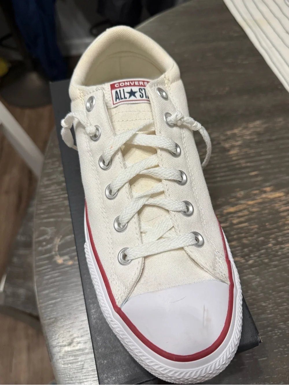Converse Kids Low Top Canvas Sneakers White w/ Red Trim Size 7 fits women 7.5/8